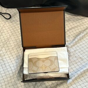 Coach cardholder with box